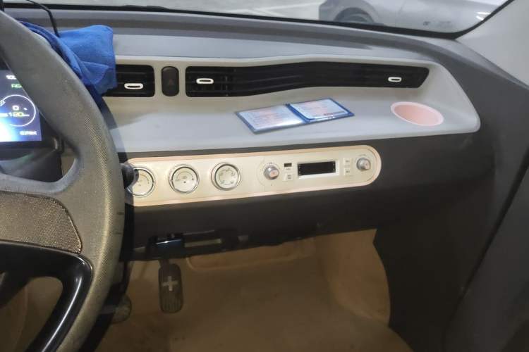 Used Wuling Hongguang MINIEV 2021 Macaron Fashion Edition Lithium-Ion Battery Audio And AC Panel