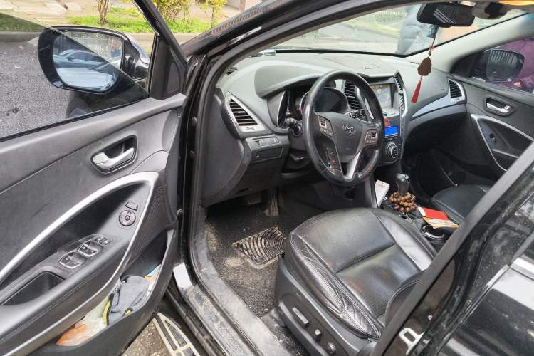 Used Hyundai Santa Fe 2013 2.4L Automatic Two-Wheel Drive Smart Version
