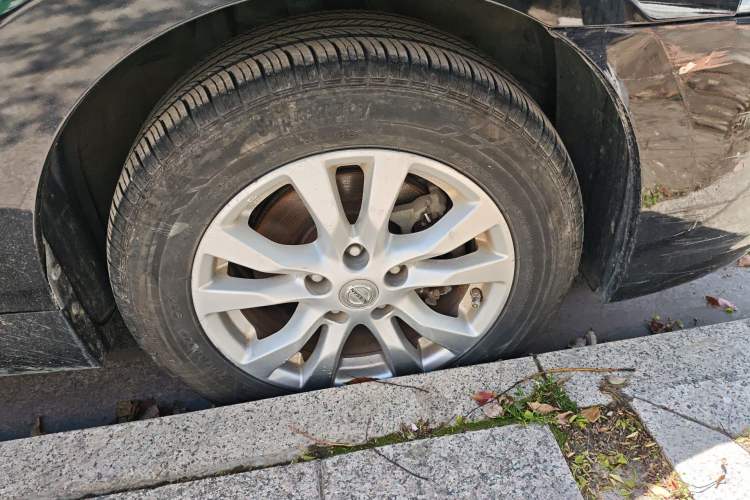 Used Nissan Teana 2013 2.0L XL Comfort Edition Right Front Wheel Hub