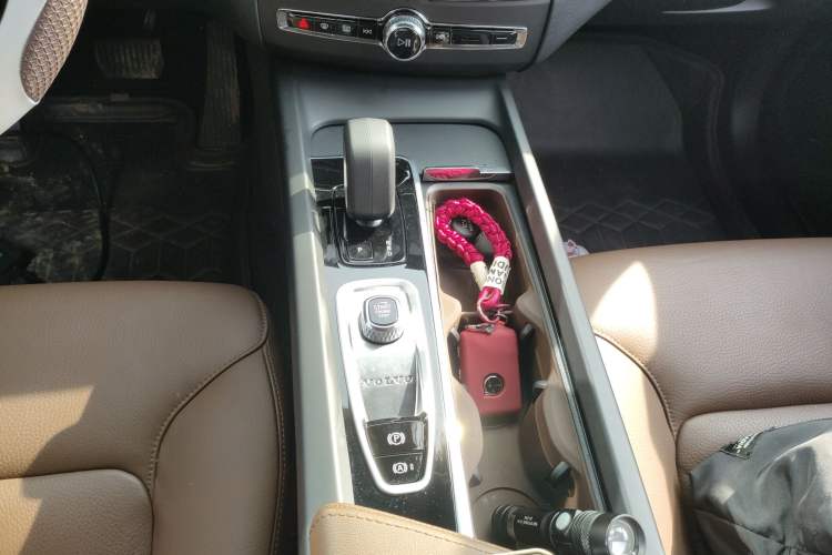 Used Volvo XC60 2025 B5 4x4 Smart Luxury Edition
