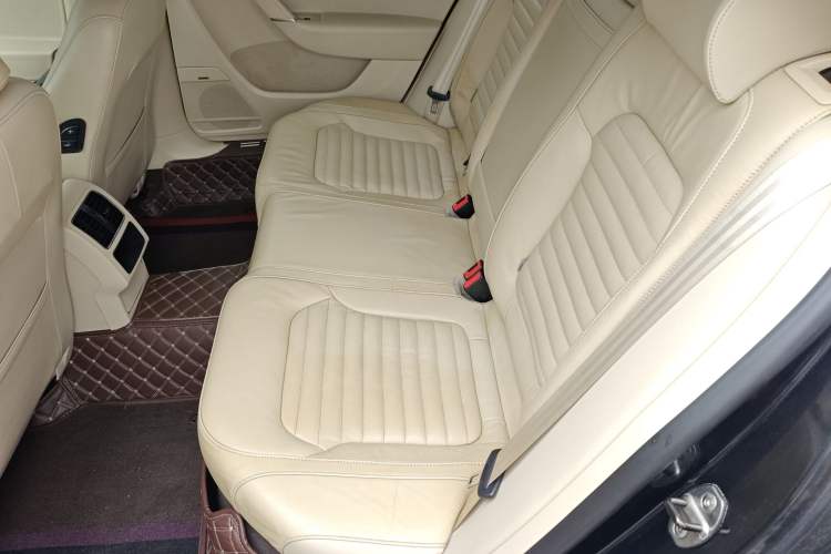 Used Volkswagen Magotan 2013 1.8TSI Luxury Model Left Rear Seat