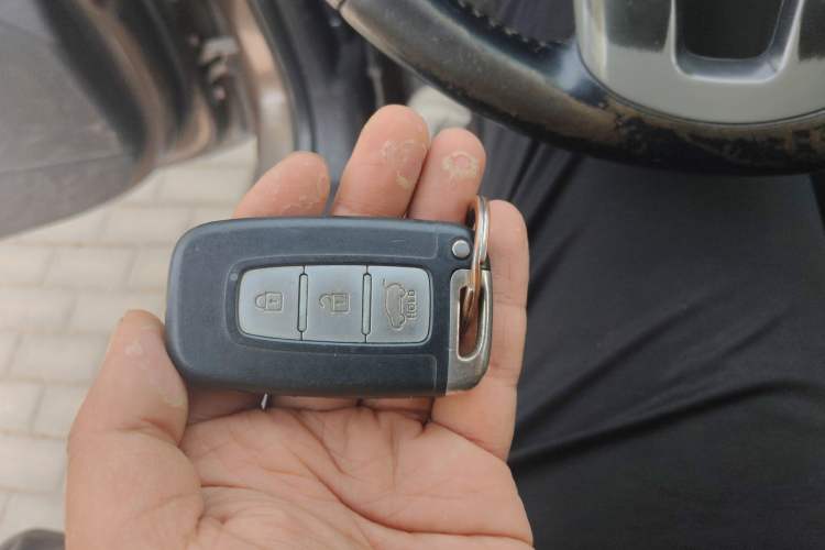 Used Kia Sportage R 2014 2.0L Automatic Two-Wheel Drive Premium Special Vehicle Key