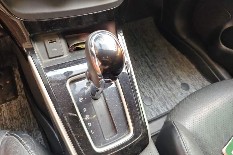 Used Nissan Sylphy 2019 1.6XV CVT Smart Connect Luxury Edition China VI Standard Gear Lever