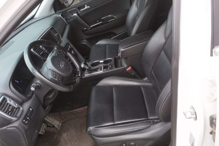 Used Kia KX5 2017 1.6T Automatic Two-Wheel Drive 15th Anniversary Special Edition DLX Left Front Seat