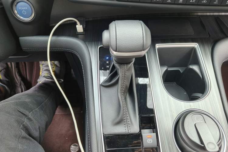 Used Toyota SIENNA 2021 2.5L Hybrid Platinum Edition Gear Lever