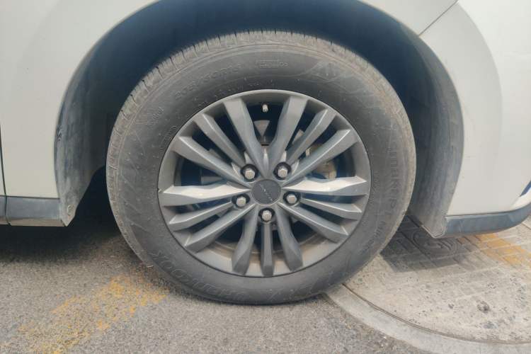 Used SAIC MAXUS EUNIQ 5 