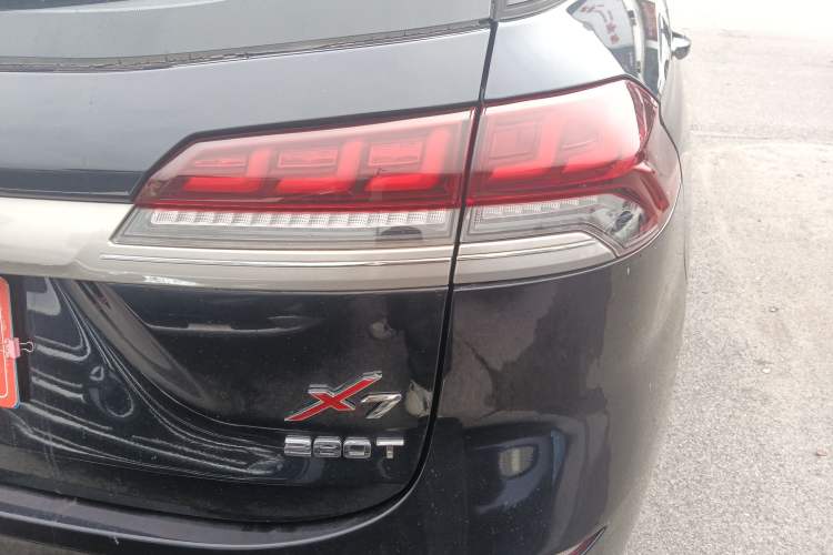 Used CHANGAN OSHAN X7 2020 1.5T Automatic Luxury Version Right Rear Taillight