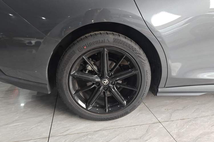 Used Changan UNI-V 2024 1.5T High-Energy Version
