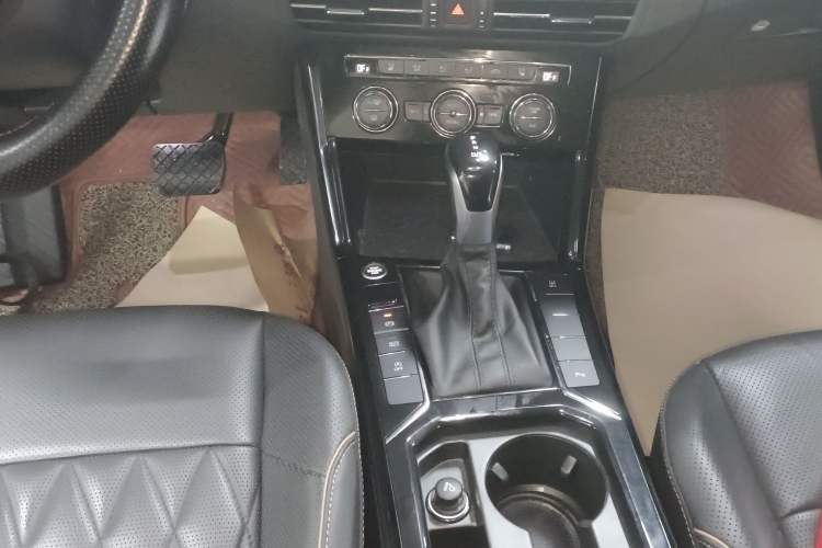 Used Volkswagen Passat 2019 380TSI Luxury Edition China VI Standard
