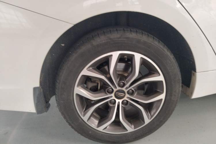 Used Geely Auto Emgrand GT 2017 2.4L Luxury Model Right Rear Wheel Hub