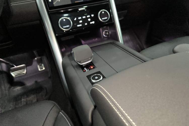 Used Land Rover Discovery 2023 Restyled 360 PS R-Dynamic SE