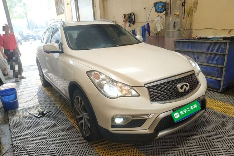 Used Infiniti QX50 2015 2.5L Luxury Edition Front Right 45 Deg
