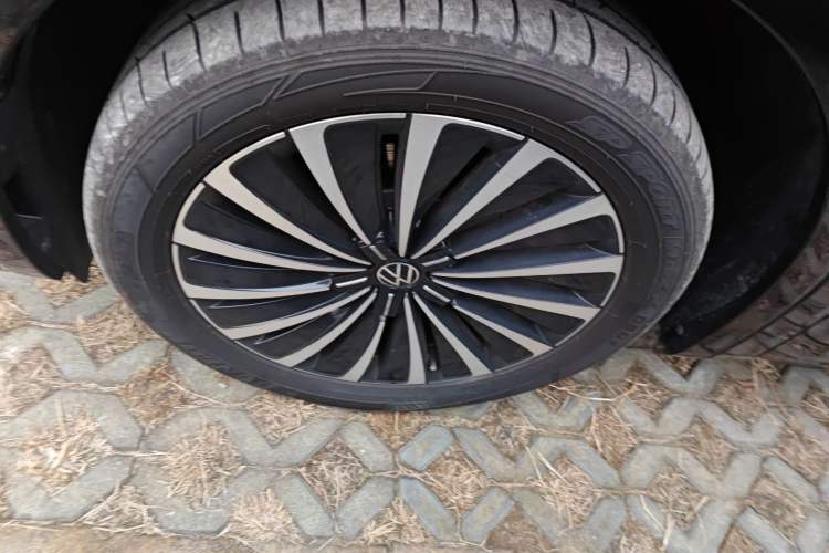 Used Volkswagen Viloran 2024 380TSI Premium Edition
