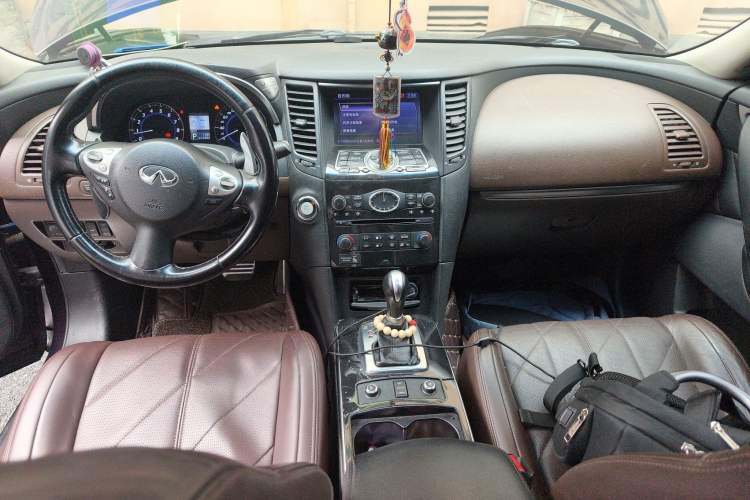 Used Infiniti FX 2013 FX37 Supreme Edition Center Console