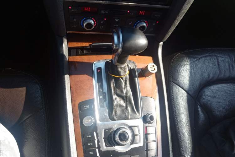 Used Audi Q7 2015 35 TFSI Ambition Edition Gear Lever