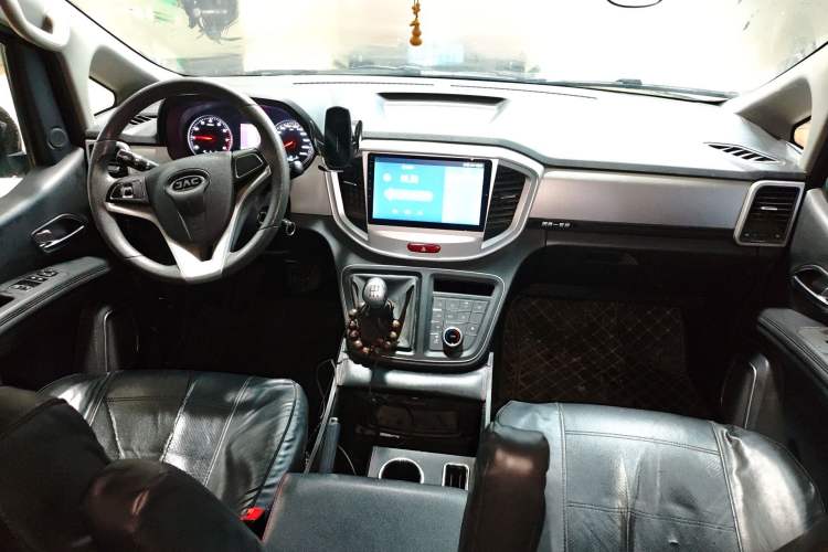 Used JAC Refine M4 2021 2.0L Manual Comfort Edition Center Console