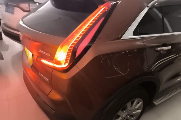 Used Cadillac XT4 2018 28T Two-Wheel-Drive Luxury Model