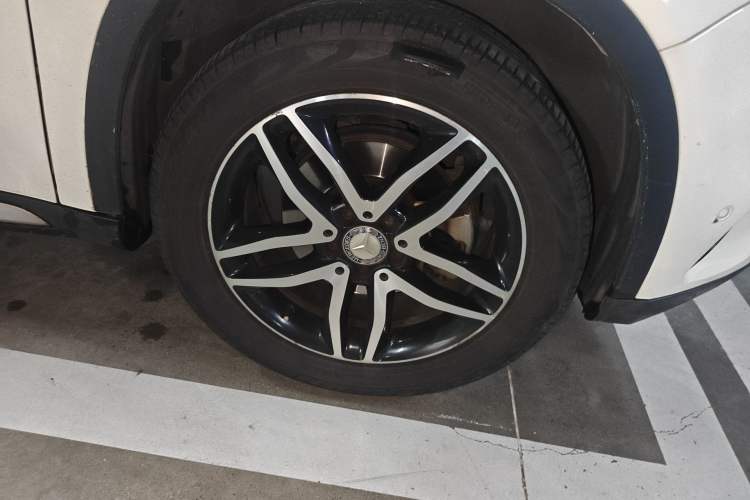 Used Mercedes-Benz GLA 2016 GLA 220 4MATIC Fashion Edition Right Front Wheel Hub