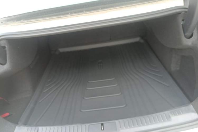 Used Lincoln Z 2025 2.0T Prestige Hybrid Edition Trunk