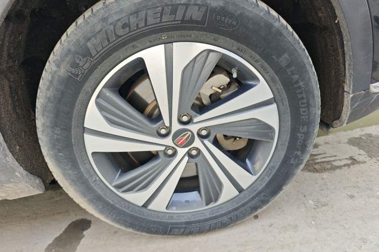 Used Hongqi HS5 2022 2.0T Smart Connect Flagship Edition Right Front Wheel Hub