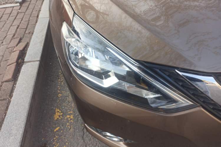 Used Nissan Sylphy 2016 1.6 XL CVT Luxury Edition Right Front Headlight