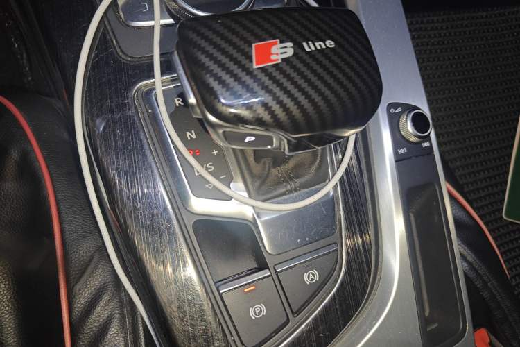 Used Audi A4L 2019 40 TFSI Fashion Version China V Gear Lever