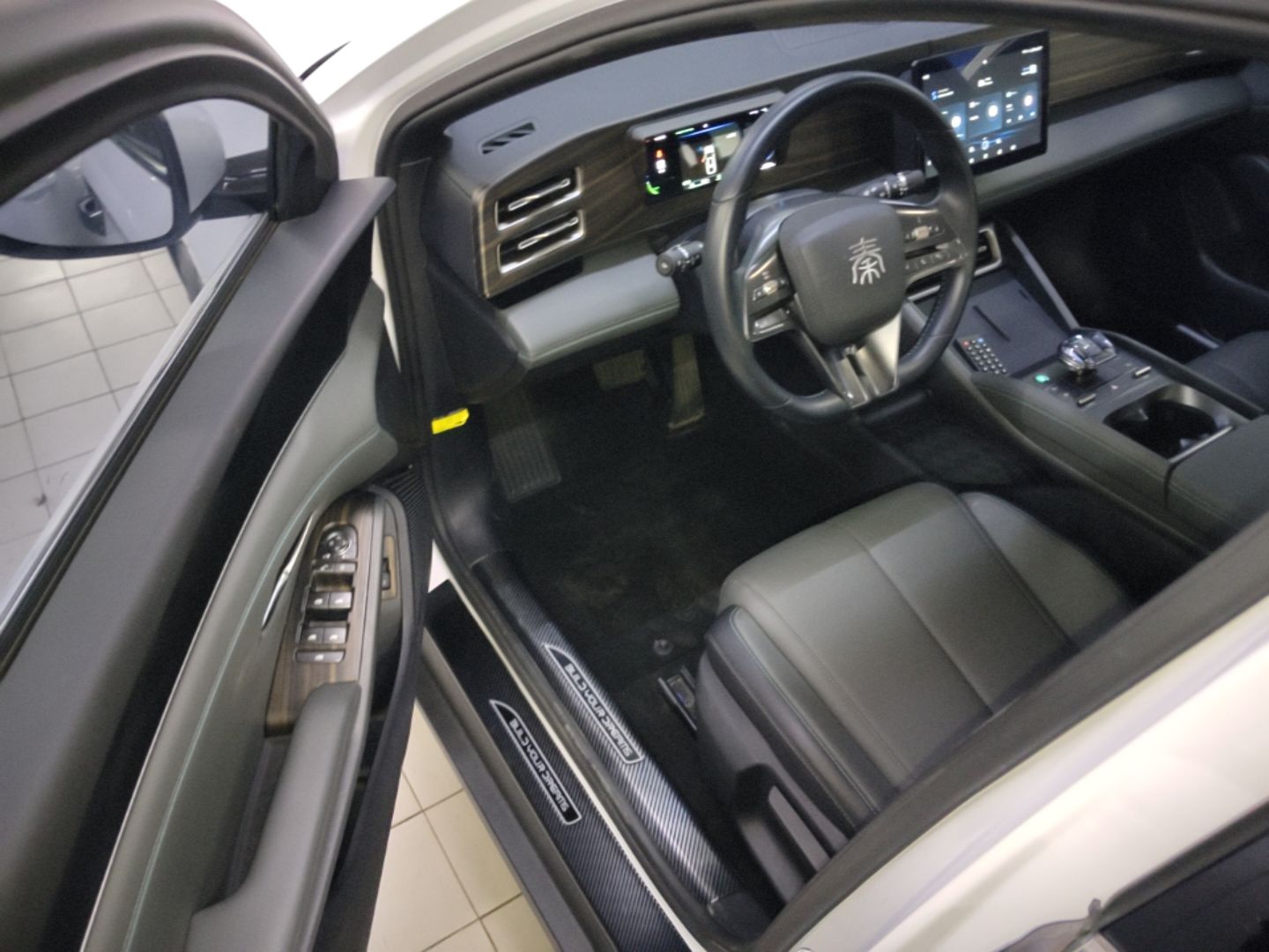 BYD Qin L 2024 DM-i 80KM Leading Model — снимка 18