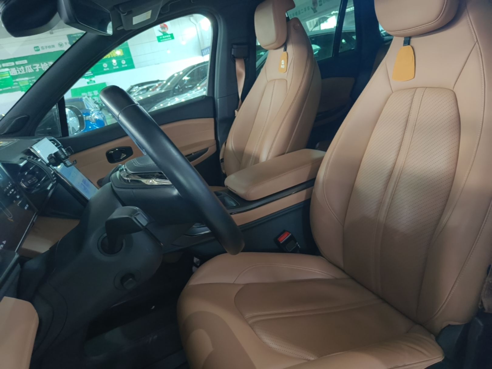 Vordere Reihe im Auto