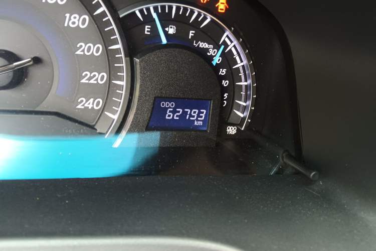 Used Toyota Camry 2013 2.0G Comfort Edition Odometer Close Up