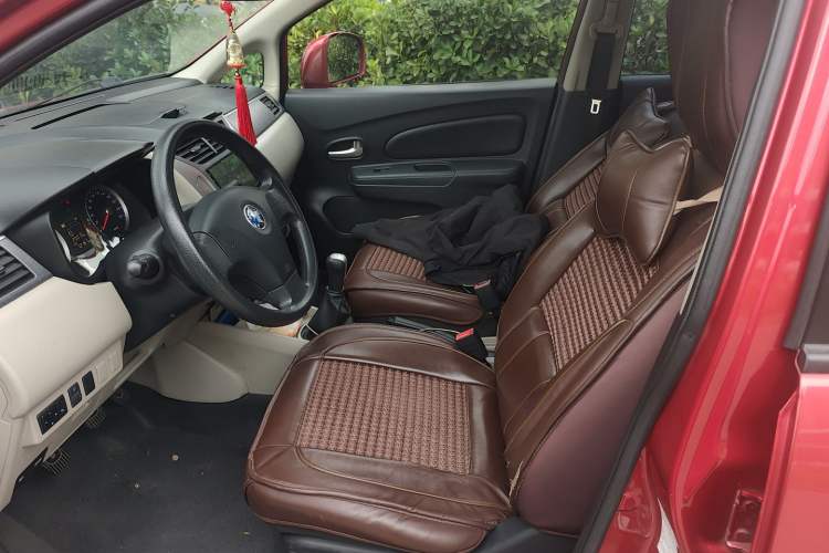 Used Venucia R50 2015 1.6L Manual Fashion Edition
