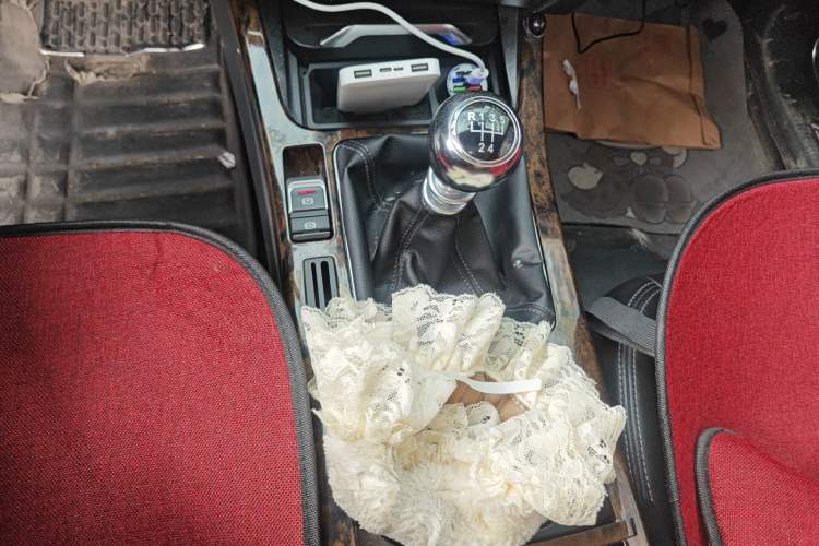 Used Hanteng X7 2016 1.5T Manual Luxury Edition Gear Lever