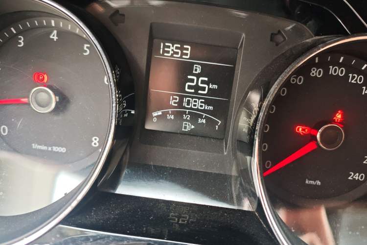 Used Volkswagen Bora 2013 1.6L Manual Comfort Model Odometer Close Up