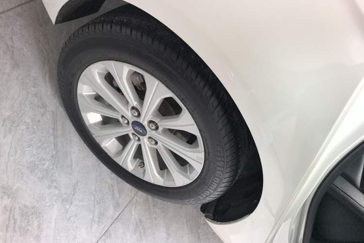 Used Ford Escort 2015 1.5L Automatic Fashion Model Right Rear Wheel Hub