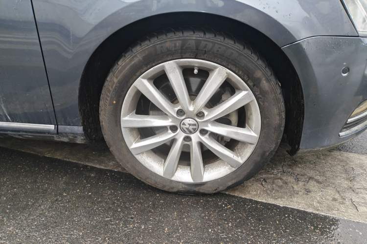 Used Volkswagen Magotan 2012 1.8TSI Prestige Model Right Front Wheel Hub