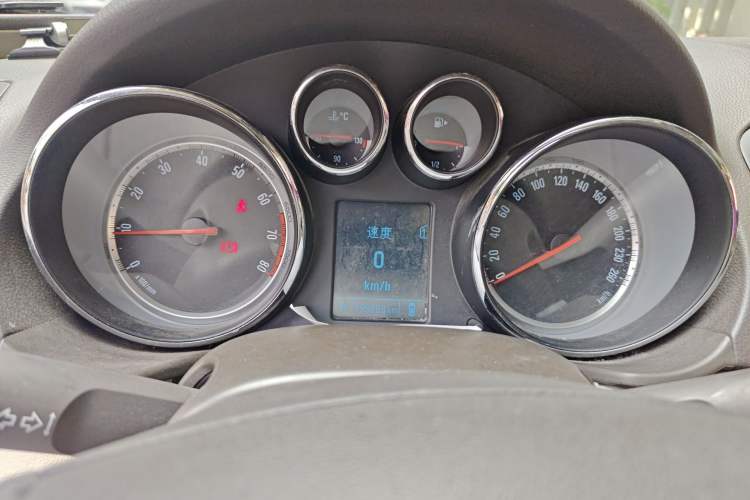 Used Buick Regal 2012 2.4L SIDI Elite Edition Odometer Close Up