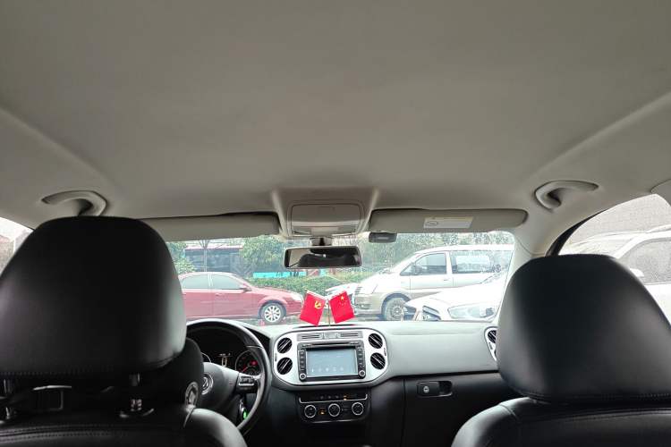 Used Volkswagen Tiguan 2015 1.8TSI Automatic Two-Wheel Drive Comfort Edition Headliner