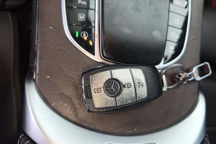 Used Mercedes-Benz GLC 2020 Facelift GLC 260 L 4MATIC Luxury Edition Vehicle Key