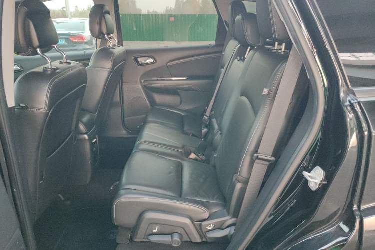 Used Dodge Journey 2013 2.4L Two-Wheel Drive Luxury Version