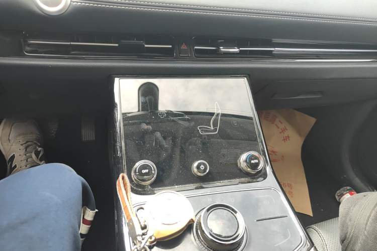 Used NETA U 2022 Zhi 400 Lithium-Nickel-Manganese-Cobalt Energy System Gear Lever