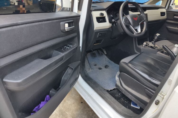 Used Wuling Hongguang PLUS 2019 1.5T Manual Comfort Version 7 Seats
