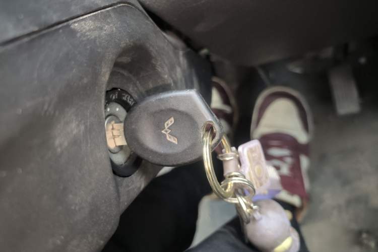 Used Wuling Rongguang 2021 1.5L Extended Basic Enclosed-Window Vehicle 2 Seats L3C Vehicle Key