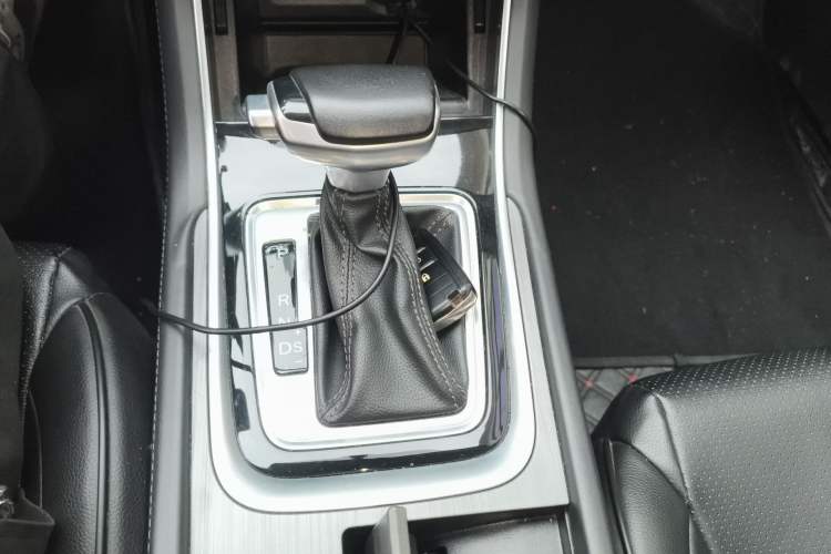 Used CHANGAN Ruicheng CC 2021 Blue Whale Edition 1.5T DCT Luxury Model Gear Lever