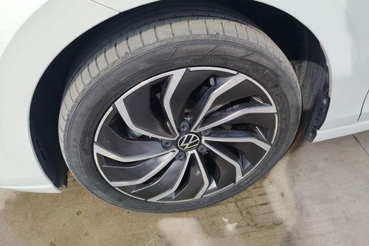 Used Volkswagen Golf 2023 280TSI DSG Pro Left Front Wheel Hub