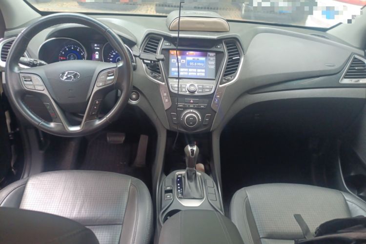 Used Hyundai Santa Fe 2013 2.4L Automatic Two-Wheel Drive Smart Version Center Console