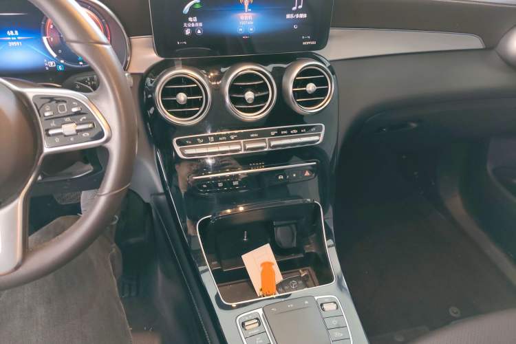 Used Mercedes-Benz GLC 2020 Facelifted GLC 260 L 4MATIC Dynamic Edition Audio And AC Panel