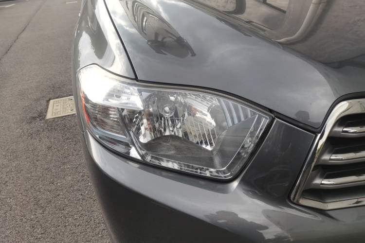 Used Toyota Highlander 2011 2.7L Two-Wheel Drive 7-Seater Luxury Edition
