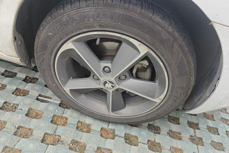 Used Skoda Octavia 2016 1.6L Automatic Smart Drive Edition Right Front Wheel Hub