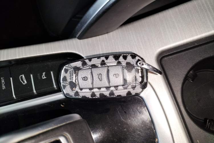 Used Geely Auto Emgrand X7 Sport 2020 1.8TD DCT Two-Wheel Drive Smart Connect 4G-Enabled Version