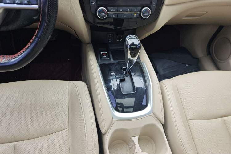 Used Nissan X-Trail 2017 2.5L CVT Luxury Edition 4WD Gear Lever