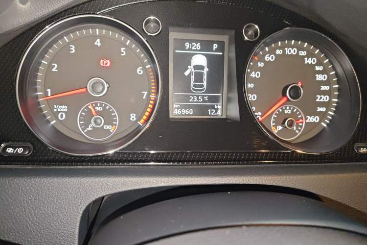 Used Volkswagen Magotan 2012 Revised 1.8TSI Luxury Version Odometer Close Up